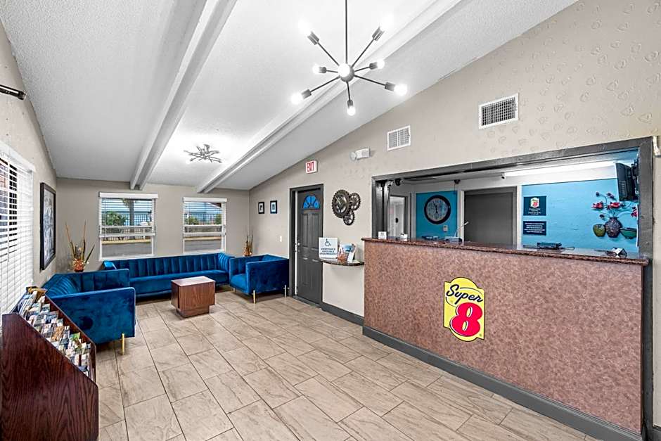 Super 8 by Wyndham Lantana West Palm Beach