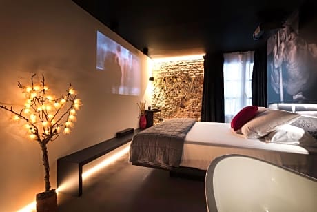 Suite-Suite-Baño con bañera-The Black Suite Room