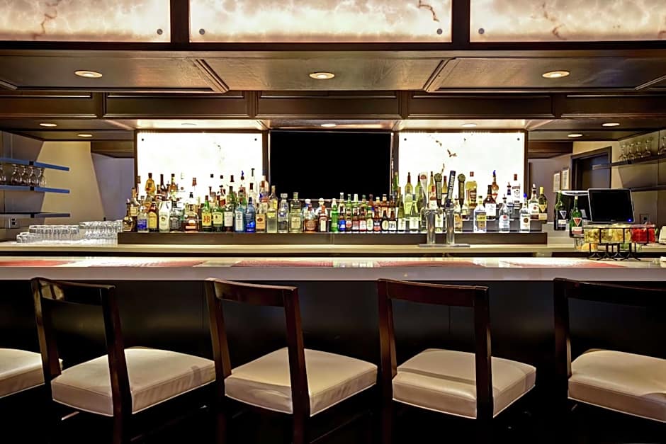 Embassy Suites by Hilton Dulles Airport