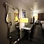 Howard Johnson by Wyndham Bakersfield