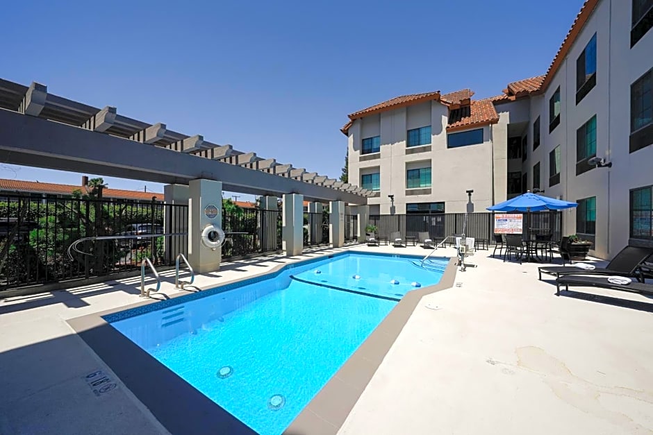 Holiday Inn Express Hotel & Suites Santa Clara - Silicon Valley