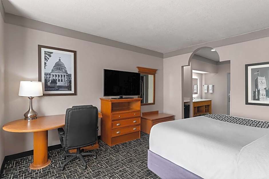 La Quinta Inn & Suites by Wyndham Jackson Airport/Pearl