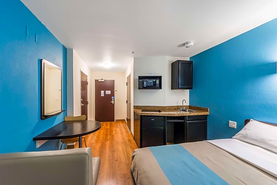 Motel 6-Laredo, TX - Airport