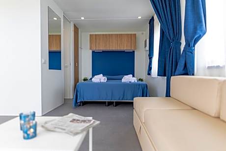 Three-Bedroom Deluxe Apartment