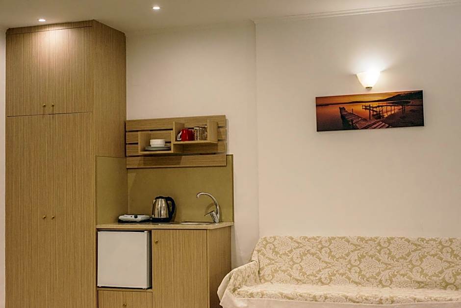 Stefania Studios by Estia