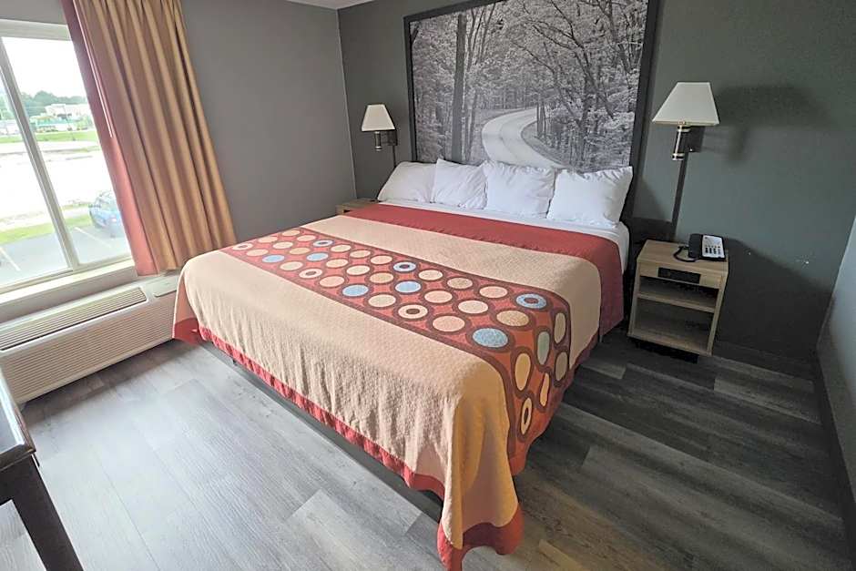 Super 8 by Wyndham Cloverdale IN
