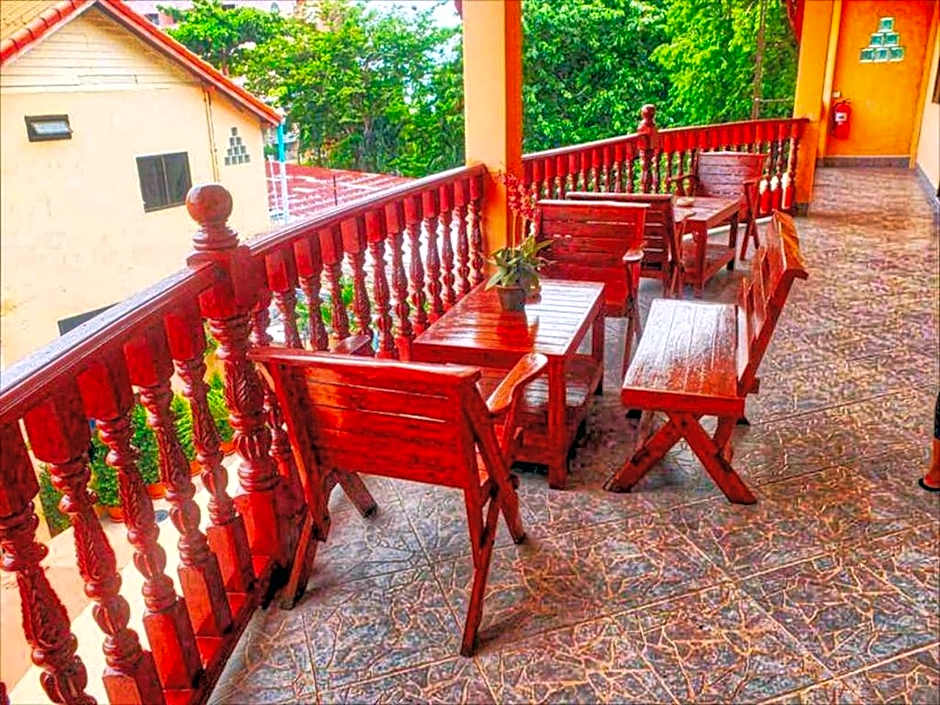 Phratamnak Inn - 100 meter from Beach