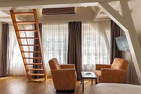 Studio - Split Level