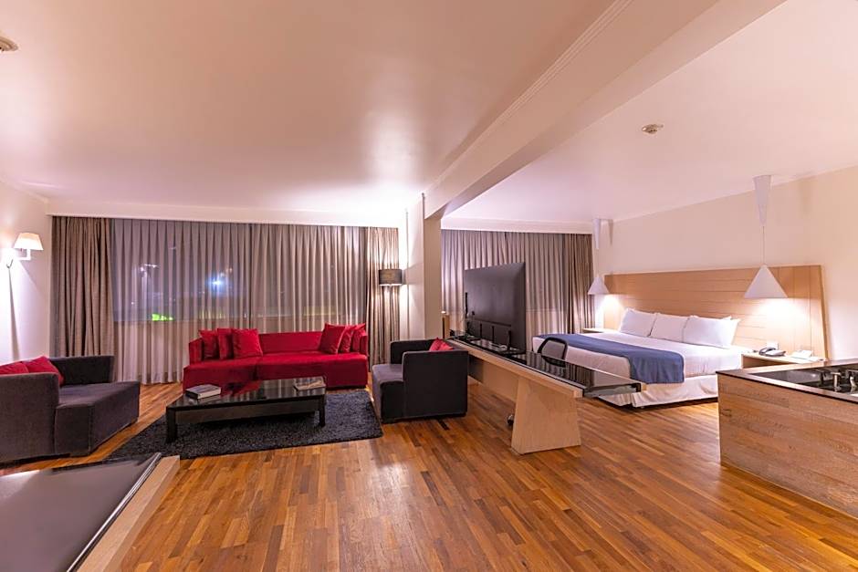 Wyndham Concepcion Pettra