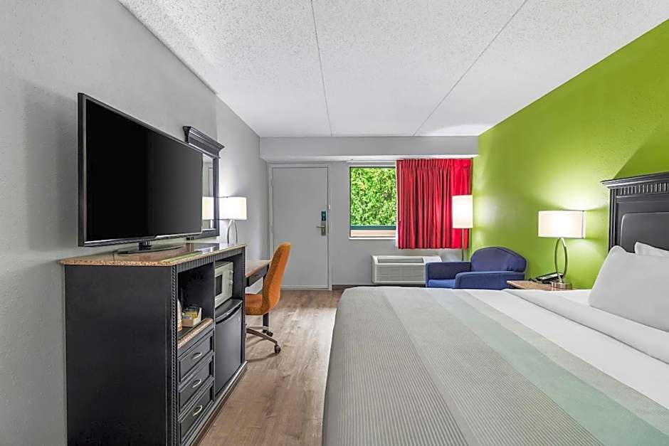 Quality Inn & Suites Gibsonia - Pittsburgh North