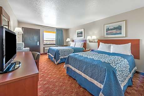 Queen Room with Two Queen Beds - Smoking