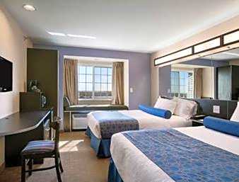 Queen Room with Two Queen Beds and Bath Tub - Mobility Accessible/Non-Smoking