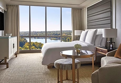 One-Bedroom King Suite with Lake View