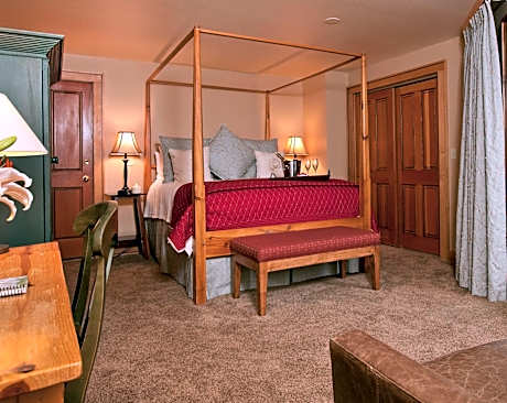 Queen Room with Creek View