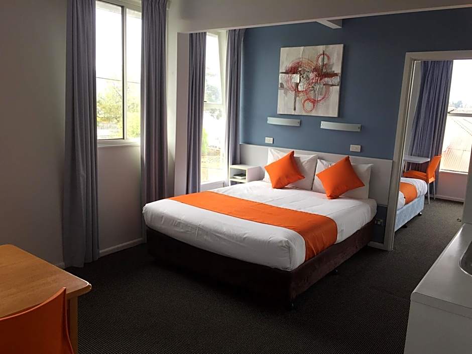 Waterfront Lodge Motel