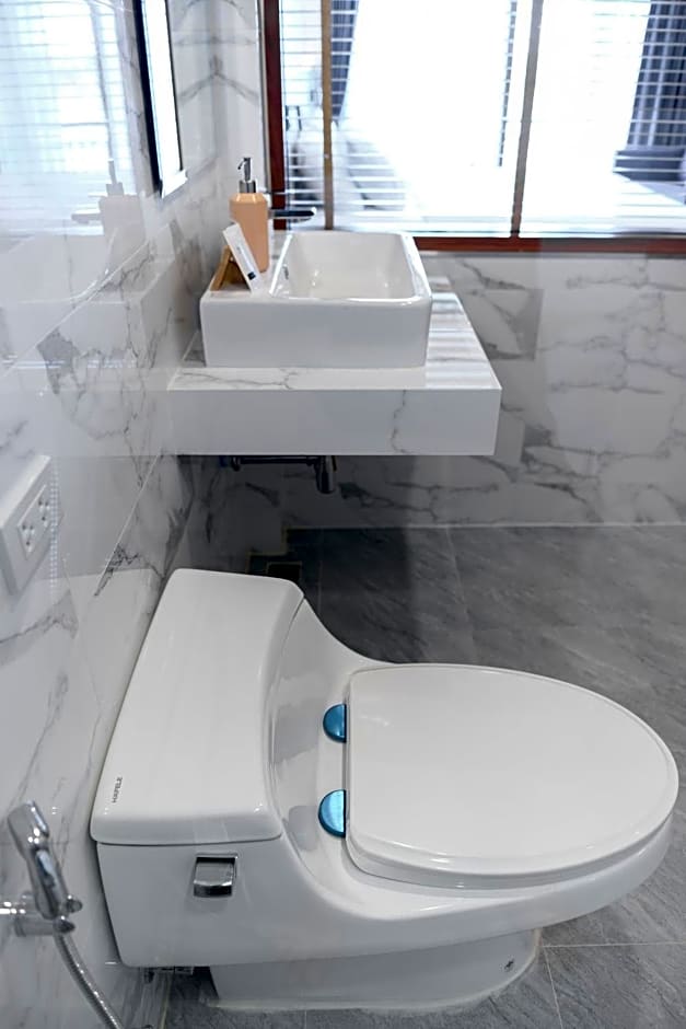 Chiangkhan River Walk Hotel