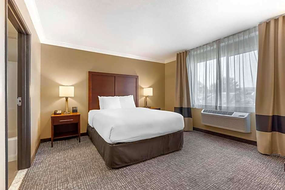 Comfort Inn & Suites Redwood Country