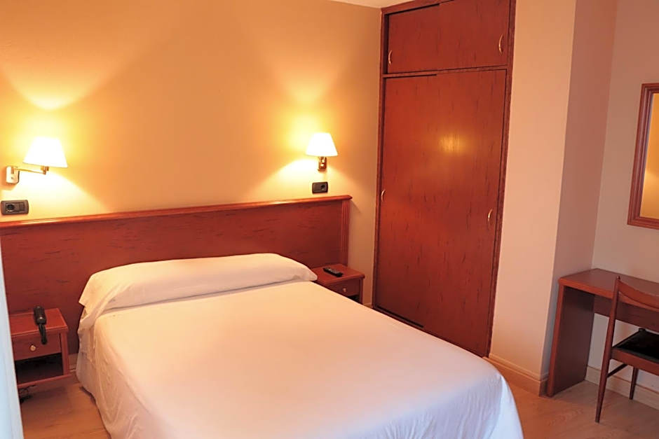 Photo 1 of 19 of Hotel Maycar