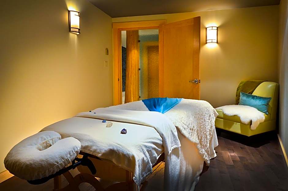 Tyax Lodge & Heliskiing
