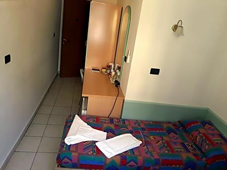 Twin Room with External Private Bathroom