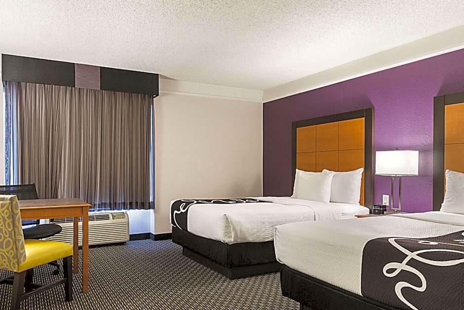 La Quinta Inn & Suites by Wyndham Ontario Airport