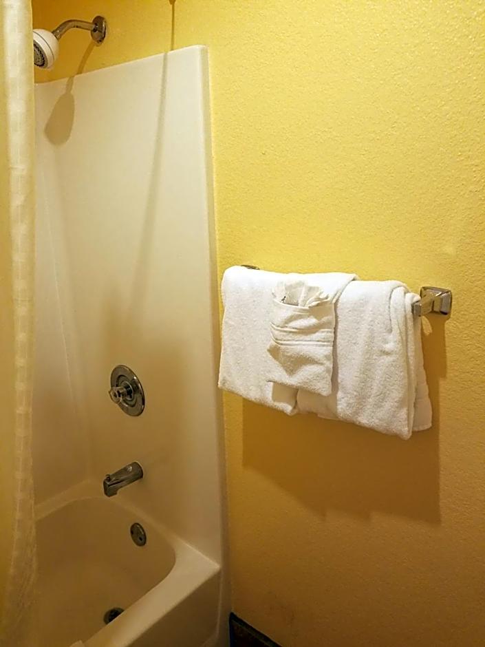 Travelodge by Wyndham Wenatchee