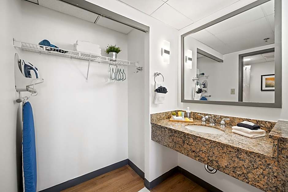 315 LoSo Hotel Airport