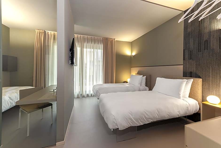 Open Hotel