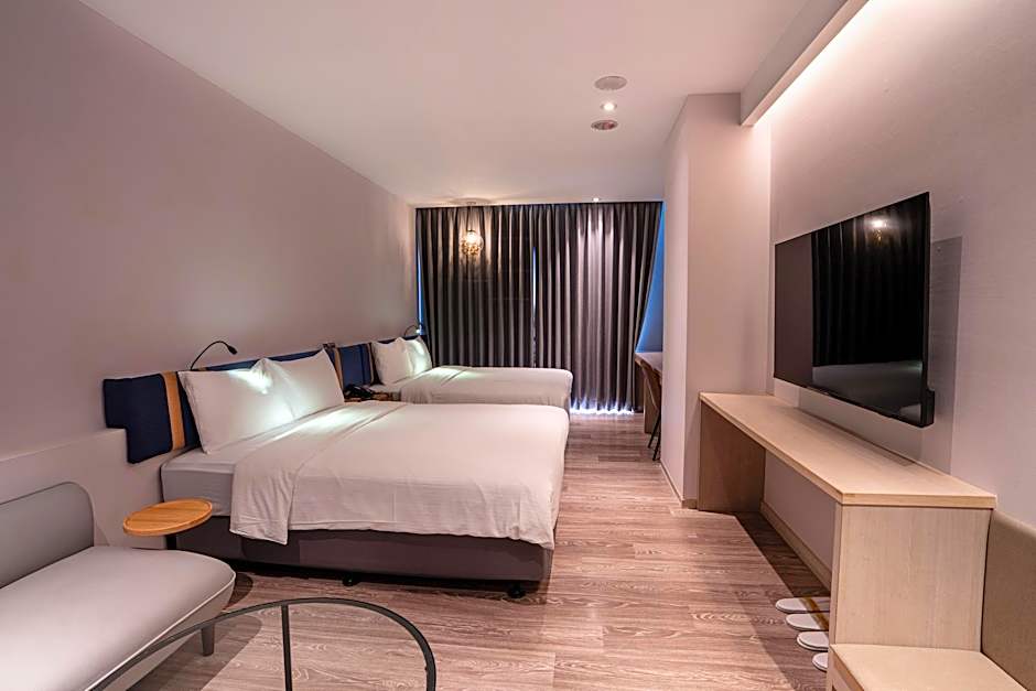 Explore Hotel