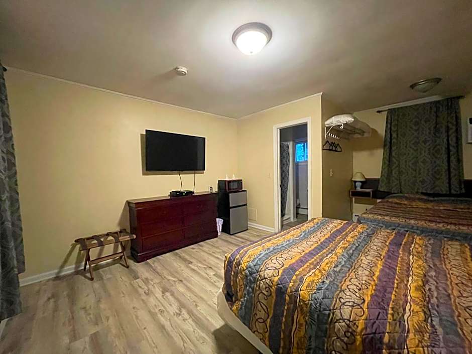 Twin Oaks Motel