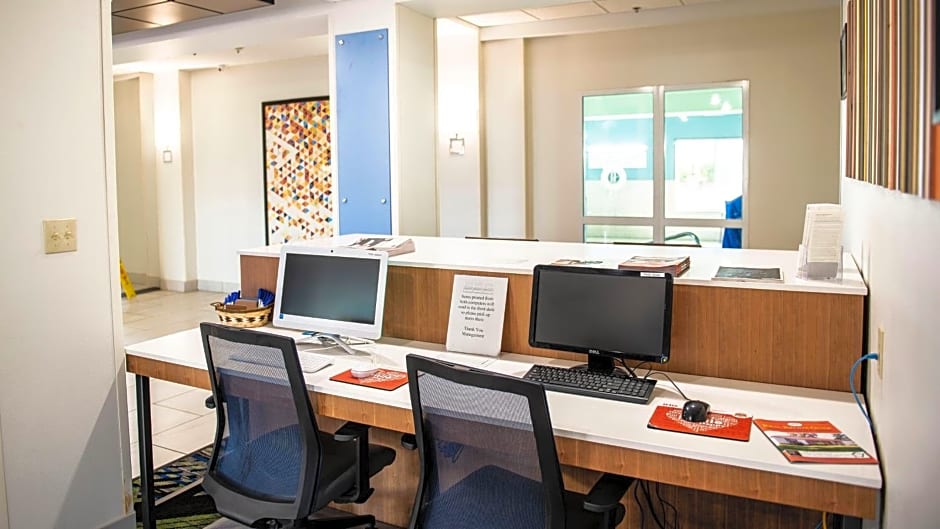Holiday Inn Express Hotel & Suites Sedalia By IHG