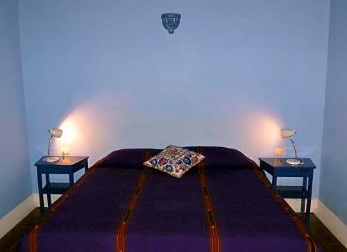 Hotel Medio Mundo