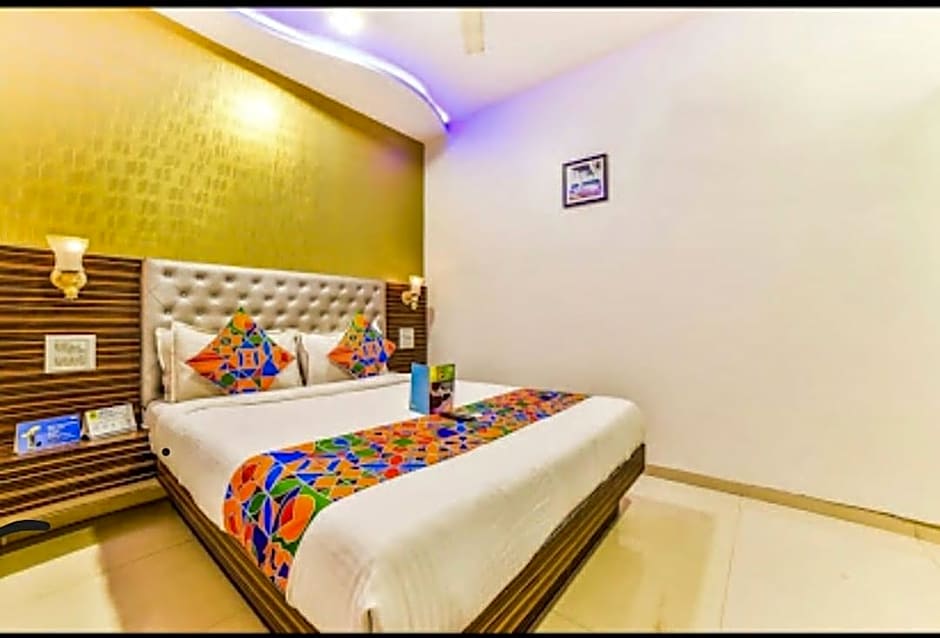 Hotel Bently – Bombay/ Mumbai, KY