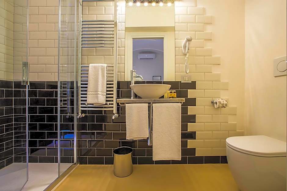 Trevi Contemporary Suite