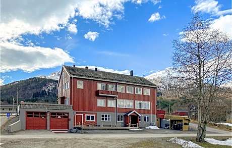 Pet Friendly Apartment In Tresfjord