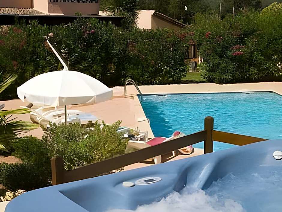 Les Pins Blancs en Provence