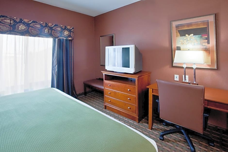 Holiday Inn Express Hotel & Suites Suffolk By IHG