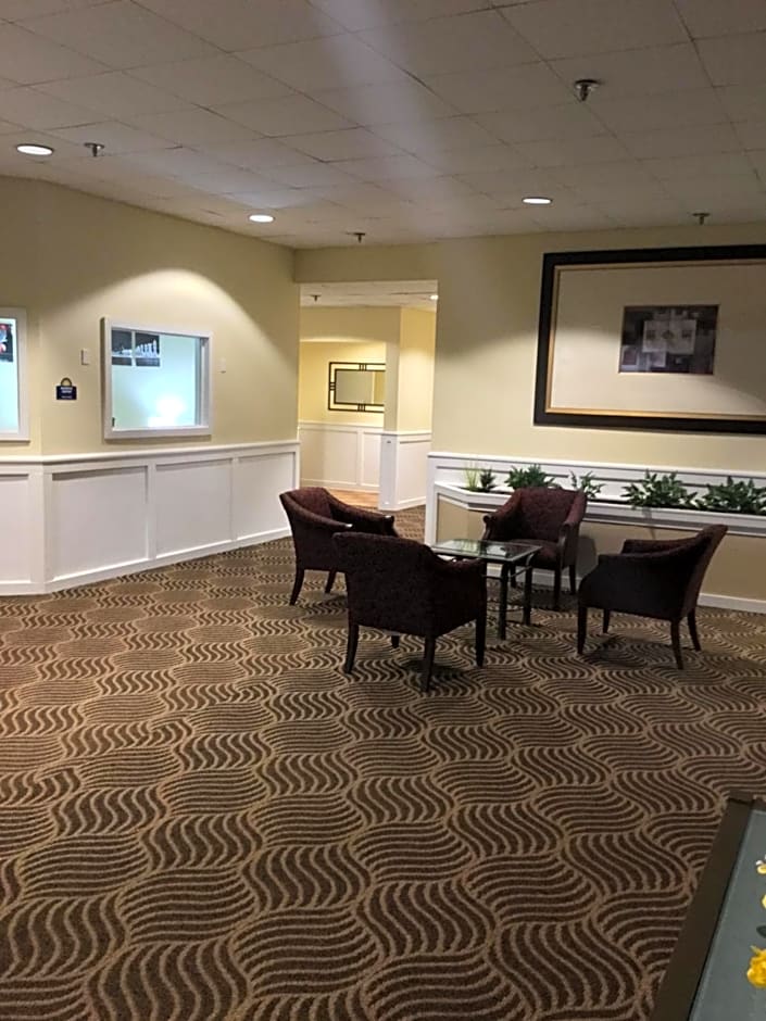Days Inn & Suites by Wyndham Tallahassee Conf Center I-10