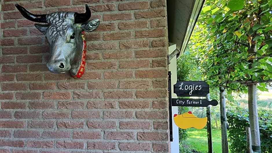 City Farmer Amsterdam a Guesthouse with free parking, Bed, Bike and Breakfast