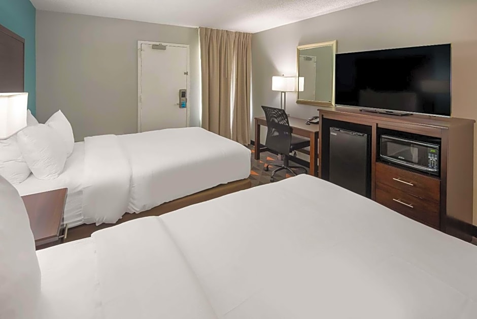 Clarion Pointe Indianapolis Northeast