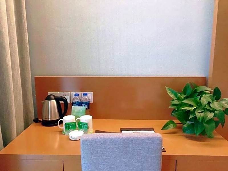 Vatica Jieshou City New Passenger Transport Center Hotel