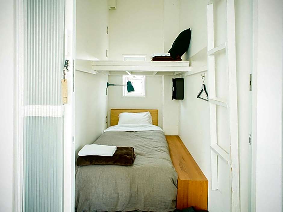 ROUTE - Cafe and Petit Hostel