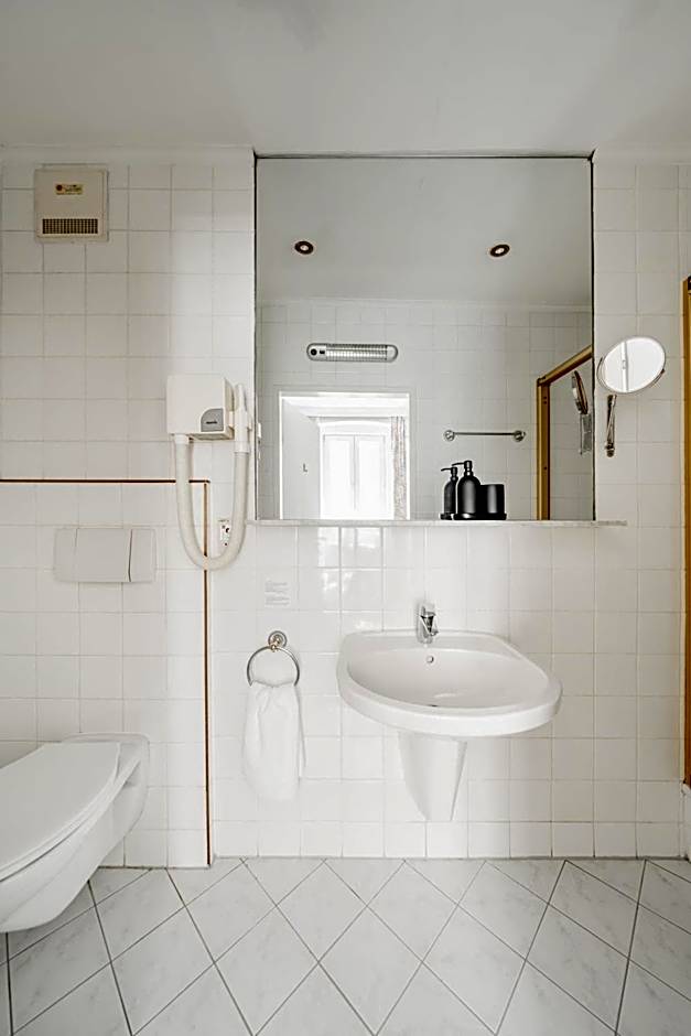 Self-Check-In Hotel Adlon