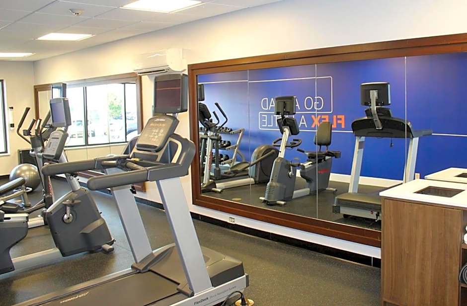 Holiday Inn Express & Suites Greenfield By IHG