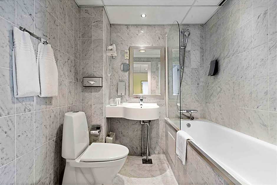 Best Western Plus Airport Hotel