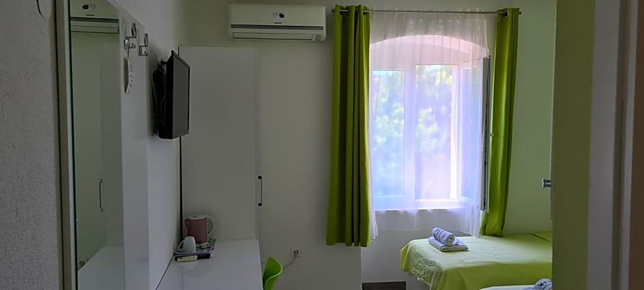 Nirvana Rooms & Apartments