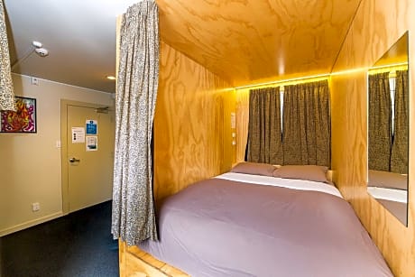 Single Pod in 12 Bed Mixed Dorm