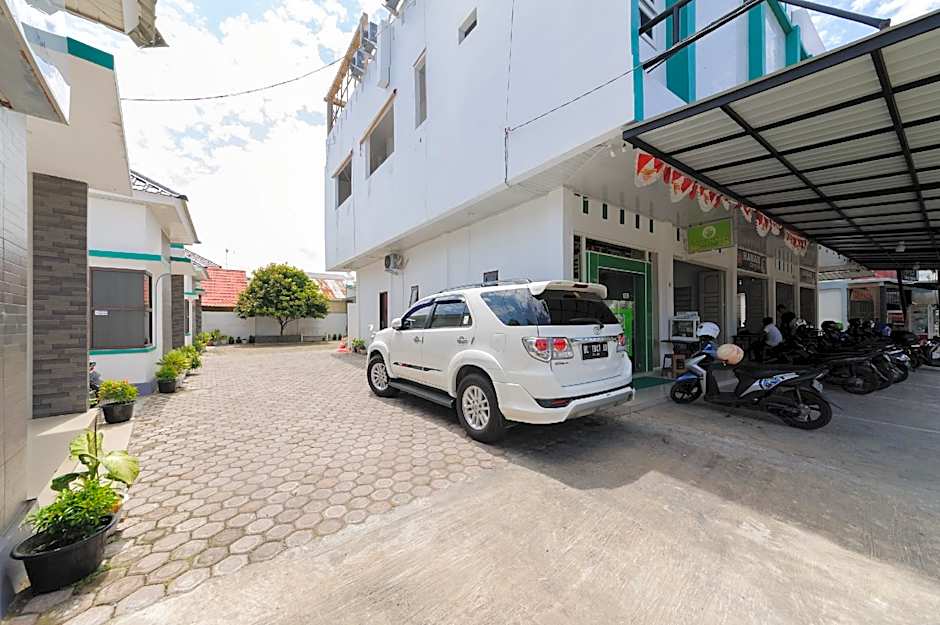 RedDoorz Syariah near Pelabuhan Ulee Lheue Banda Aceh