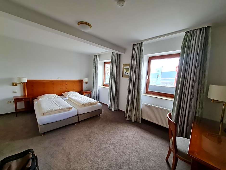 Hotel Waldquelle - Baumhaushotel Aerzen