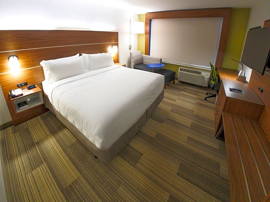 Holiday Inn Express & Suites Moore, an IHG Hotel